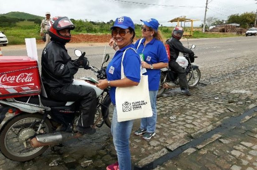 Blitz do DER conscientiza condutores em Girau do Ponciano e Lagoa da Canoa