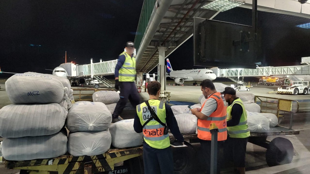 Sefaz flagra mercadorias irregulares no aeroporto Internacional Zumbi dos Palmares