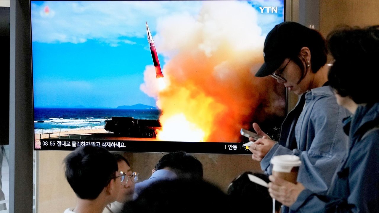 Coreia do Norte testa míssil balístico para fortalecer sua indústria bélica