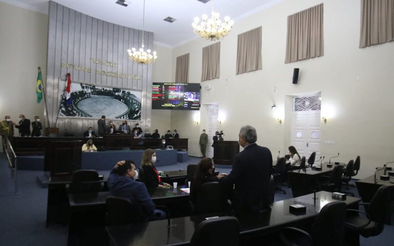 Deputados aprovam reajuste dos subsídios de servidores públicos estaduais