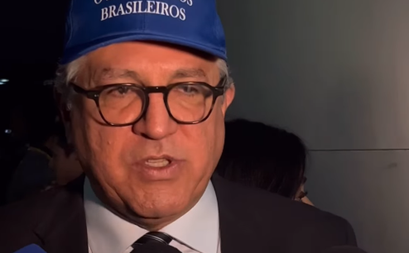 Ministros licenciados usam boné 'a la Trump' para enaltecer o Brasil em votação do Senado