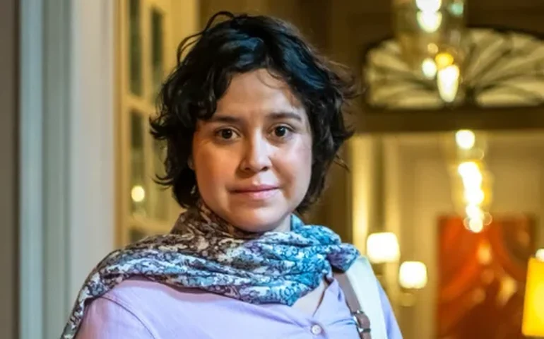 Cláudia de 'Três Graças' vira meme e compartilha bastidores da novela nas redes