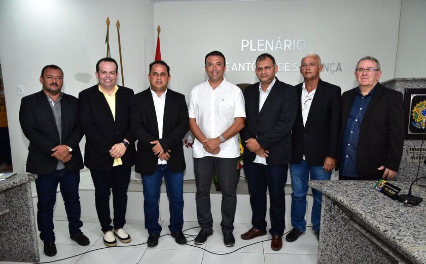 Prefeito Theobaldo Cintra prestigia sessão para eleger Mesa Diretora da Câmara de Major