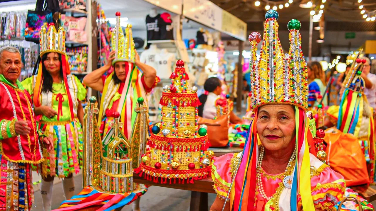 Fotógrafa Tatiane Almeida apresenta exposição e livro sobre os folguedos da cultura popular alagoana