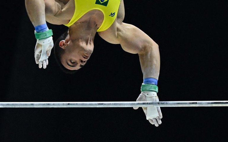 Seleção masculina de ginástica artística avança à final no Mundial de Liverpool