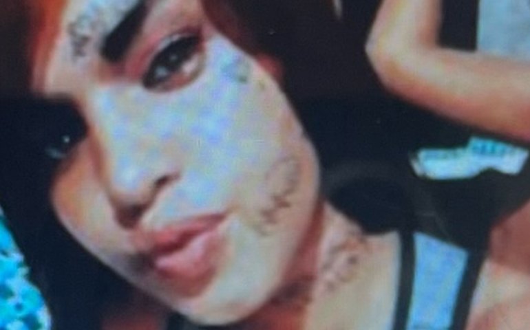 Jovem é encontrada morta com múltiplas facadas em área de mata em Maceió