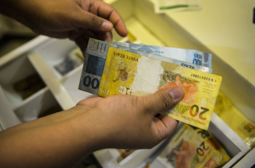 Rendimento médio dos brasileiros chega a R$ 3.270