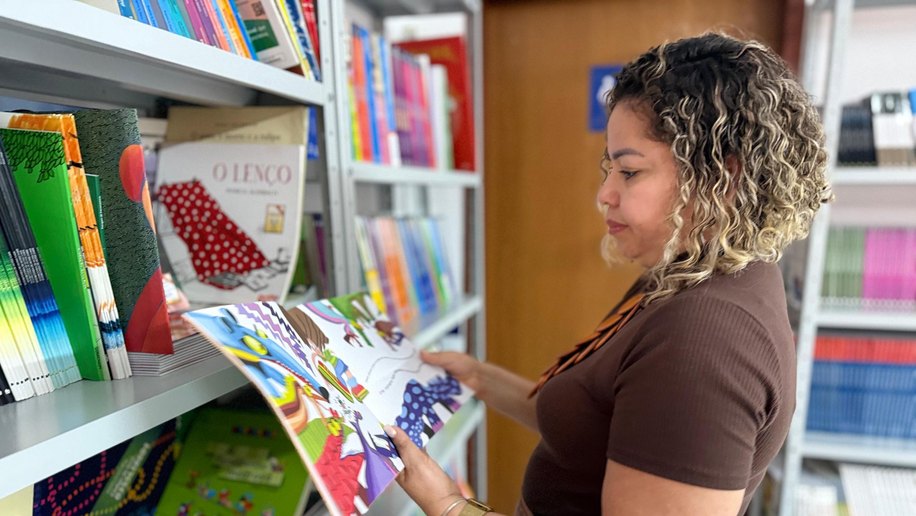 Bibliotecas públicas e comunitárias de Alagoas começam a receber acervos do Programa Nacional do Livro