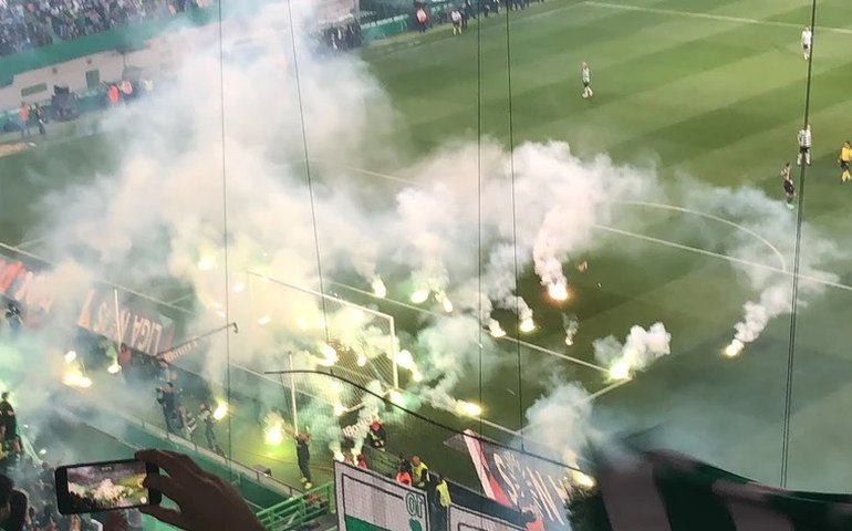 Por que a pirotecnia ainda é motivo de polêmica no futebol brasileiro; entenda