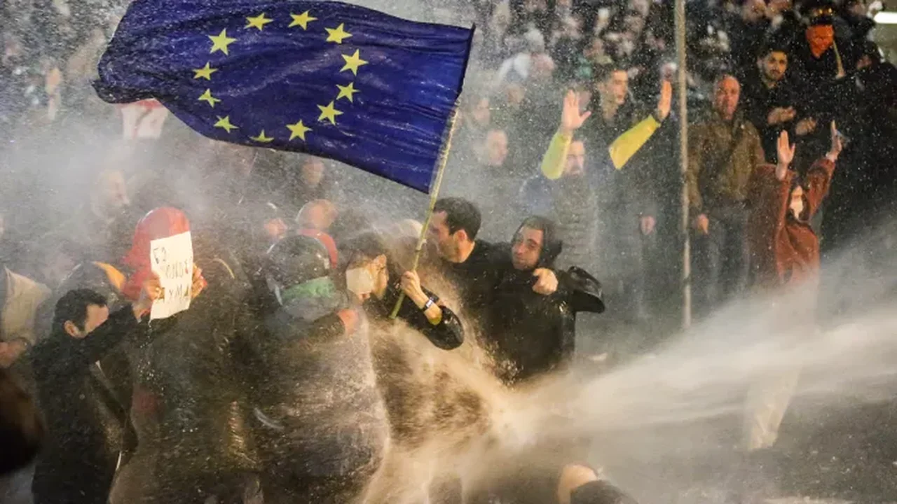 União Europeia paralisa processo de adesão da Geórgia ao bloco após lei polêmica