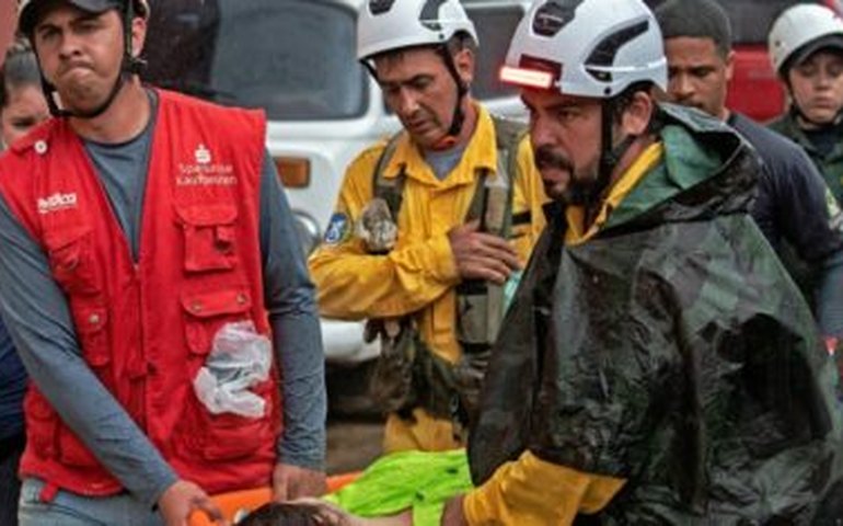 Bombeiros concluem busca por 93 desaparecidos nas enchentes de Petrópolis