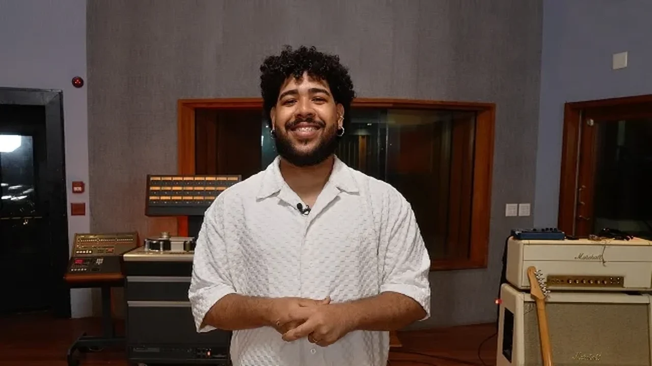 Ivyson apresenta versões reimaginadas de seu repertório no O Novo Sempre Vem