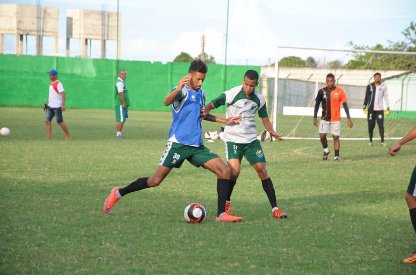 Técnico do Coruripe faz última atividade antes da volta contra o Miguelense