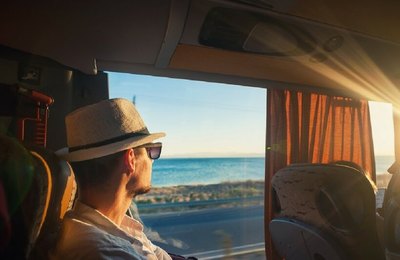 Com três feriados em abril, viajar de ônibus torna-se a opção mais acessível