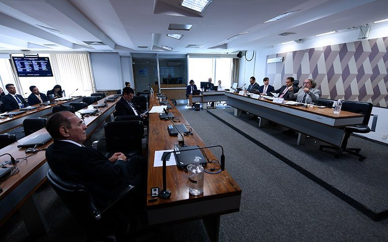 Debatedores divergem sobre favorecimento do réu em decisão penal com empate