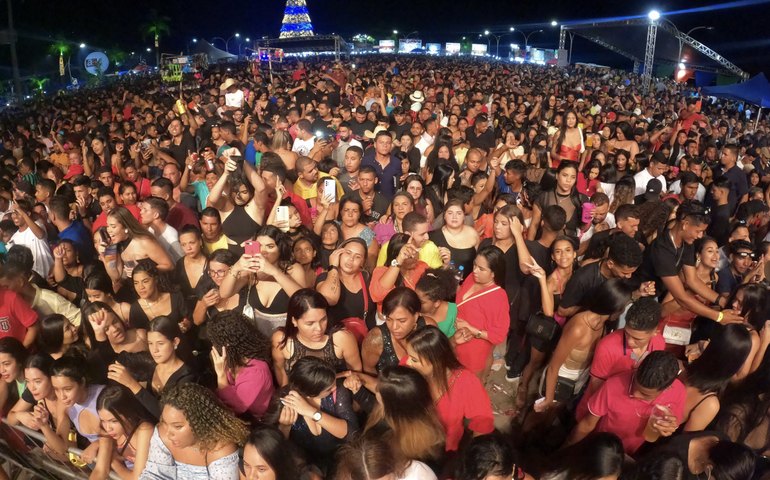 Primeira noite de Festival do Bagre leva 20 mil pessoas à orla do Pilar; confira as atrações desta quinta