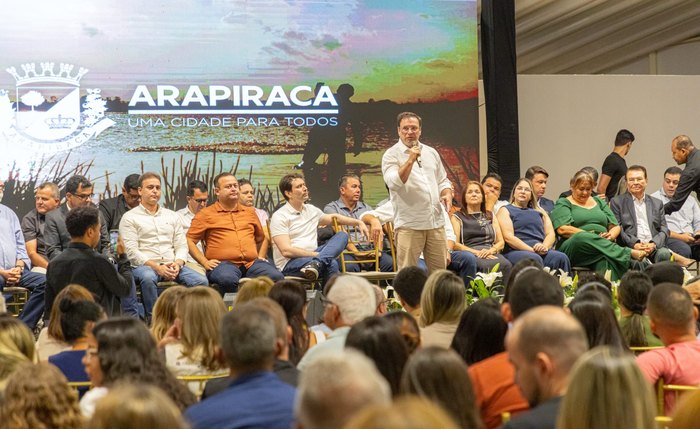 Prefeito Luciano Barbosa em inauguração