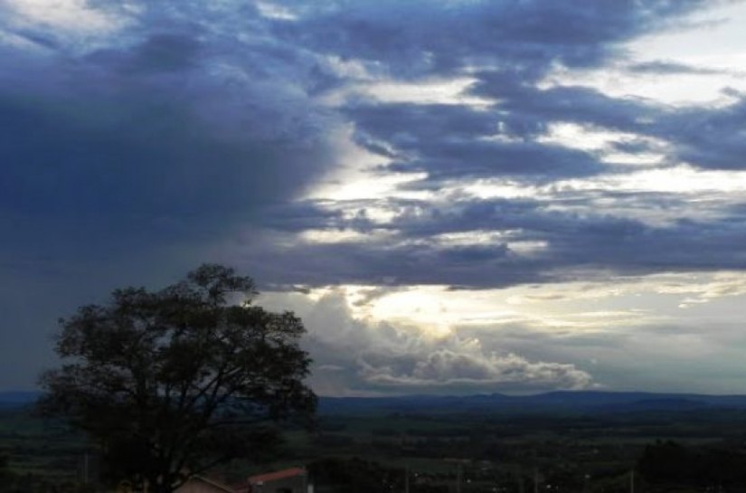 Previsão do tempo aponta chuvas isoladas no Litoral, Agreste e Zona da Mata