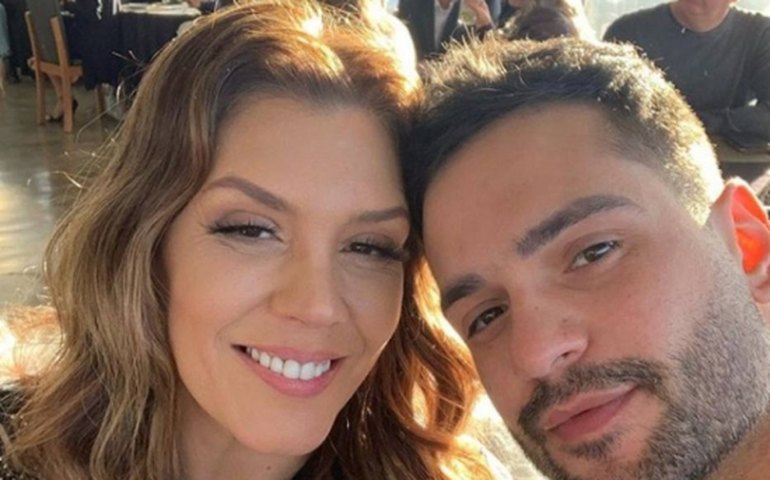 Simony anuncia noivado com Felipe Rodrigues: ‘feliz por nós’