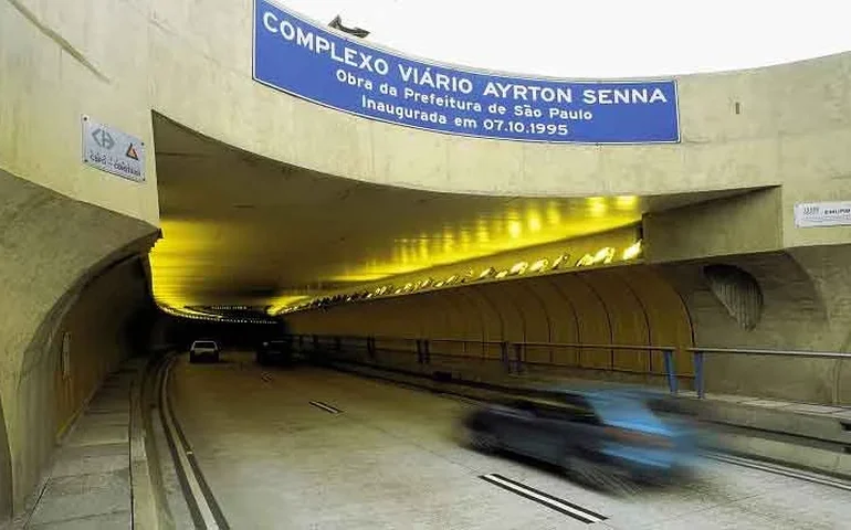 Mãe e filho são indiciados por mentirem sobre batida de Porsche no túnel Ayrton Senna