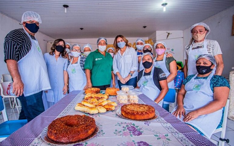 Durante visita à associação do bairro Capiatã, Prefeitura anuncia cursos para o desenvolvimento regional