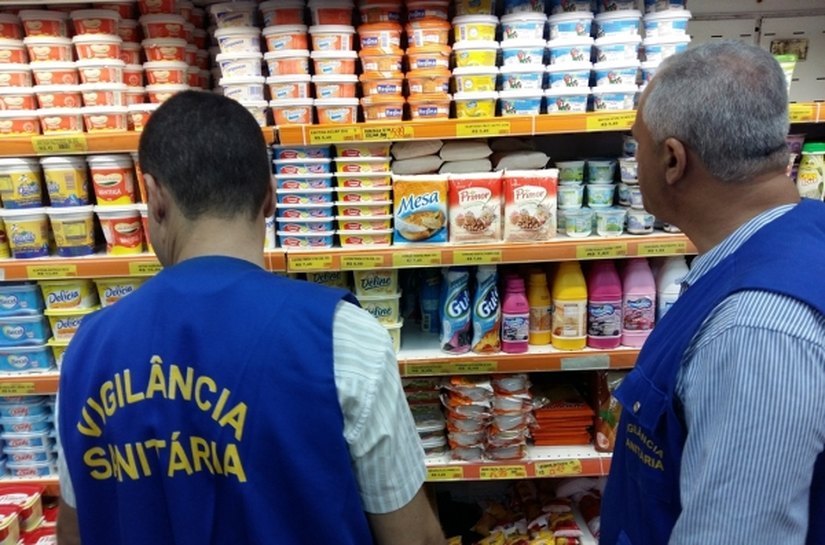 Vigilância Sanitária fiscaliza aplicação de novos rótulos em alimentos