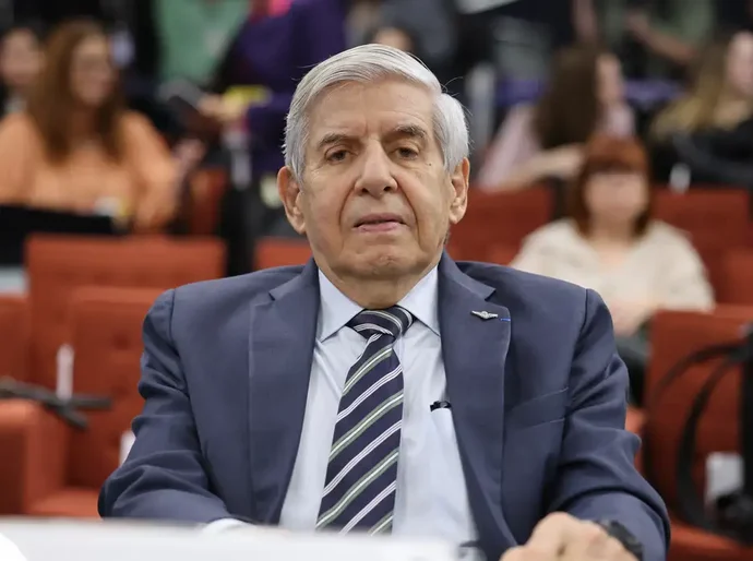 Moraes manda Heleno passar por perícia médica em 15 dias