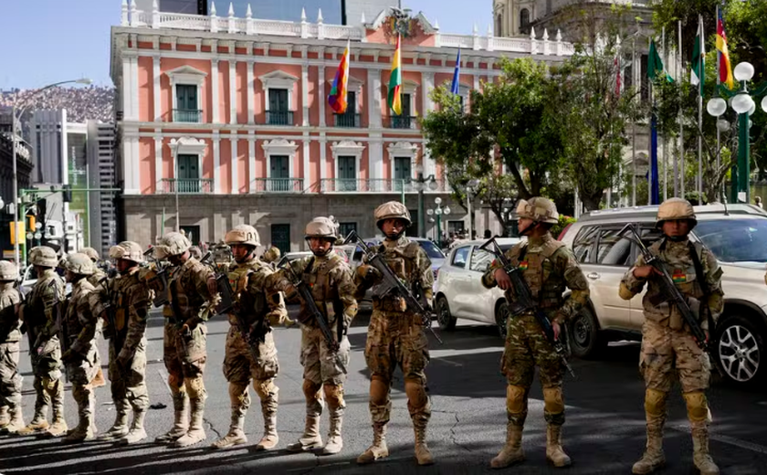 Chefe do Exército tenta dar golpe na Bolívia, cerca palácio e acaba preso