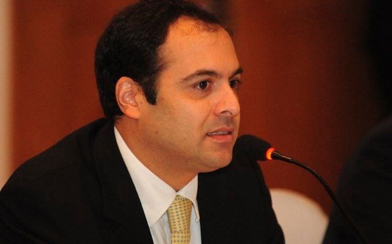 Governador de Pernambuco conhece presídios de segurança máxima de AL