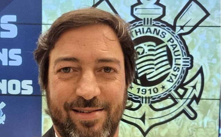 Duílio usa negociações de rivais para justificar venda de Pedro no Corinthians