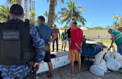 Guarda Municipal prende dois homens por receptação na orla de Jaraguá