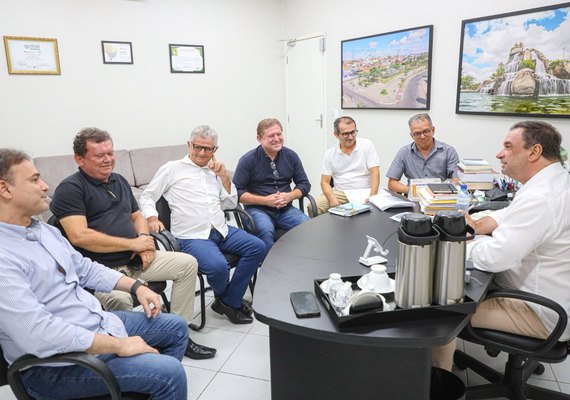 Prefeito Luciano Barbosa assina convênio para lançamento de nova etapa do Programa Terra Pronta nesta quarta (16)