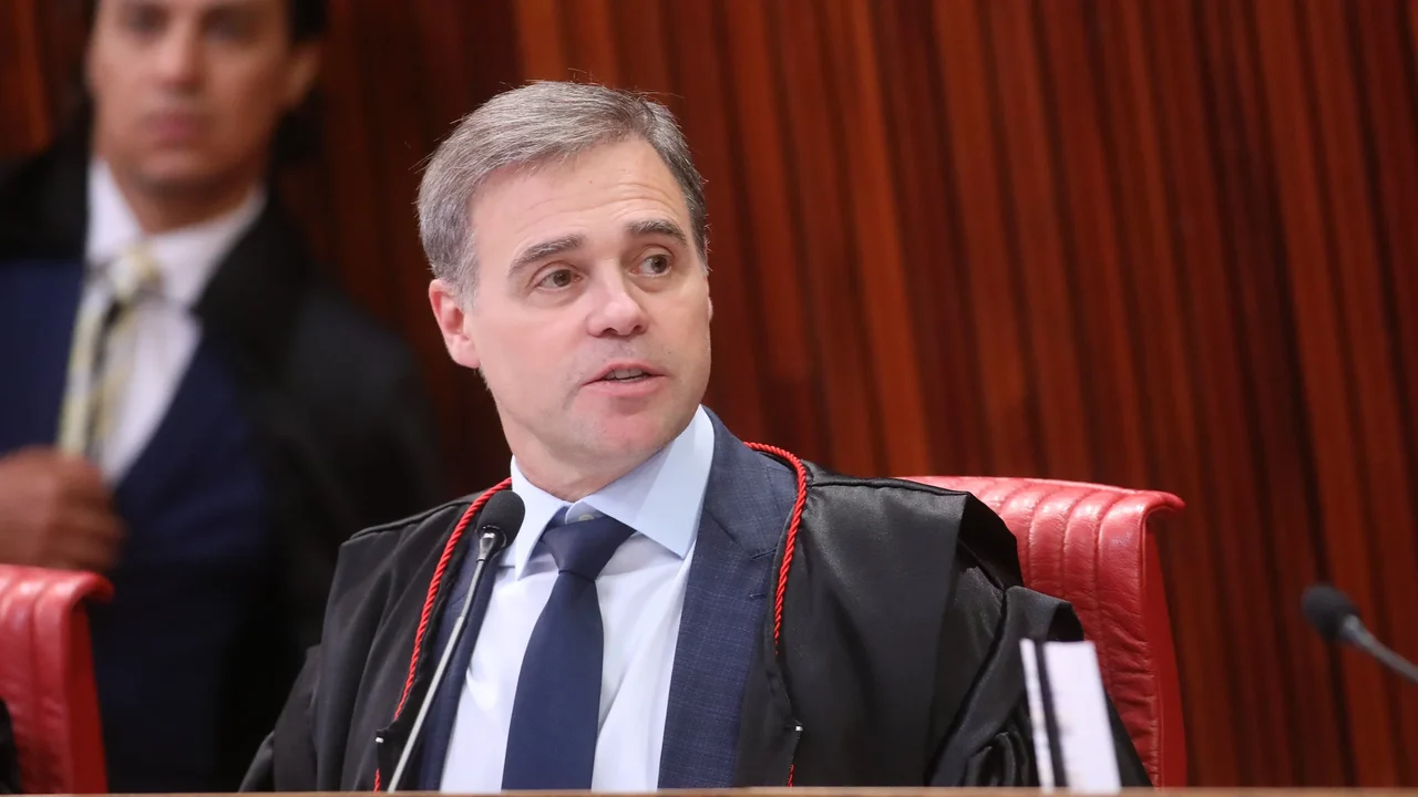 Mendonça volta a determinar sigilo em investigação sobre Ciro Nogueira