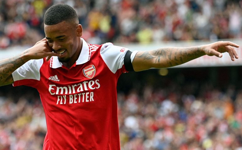 Gabriel Jesus brilha e participa dos 4 gols da vitória do Arsenal sobre Leicester