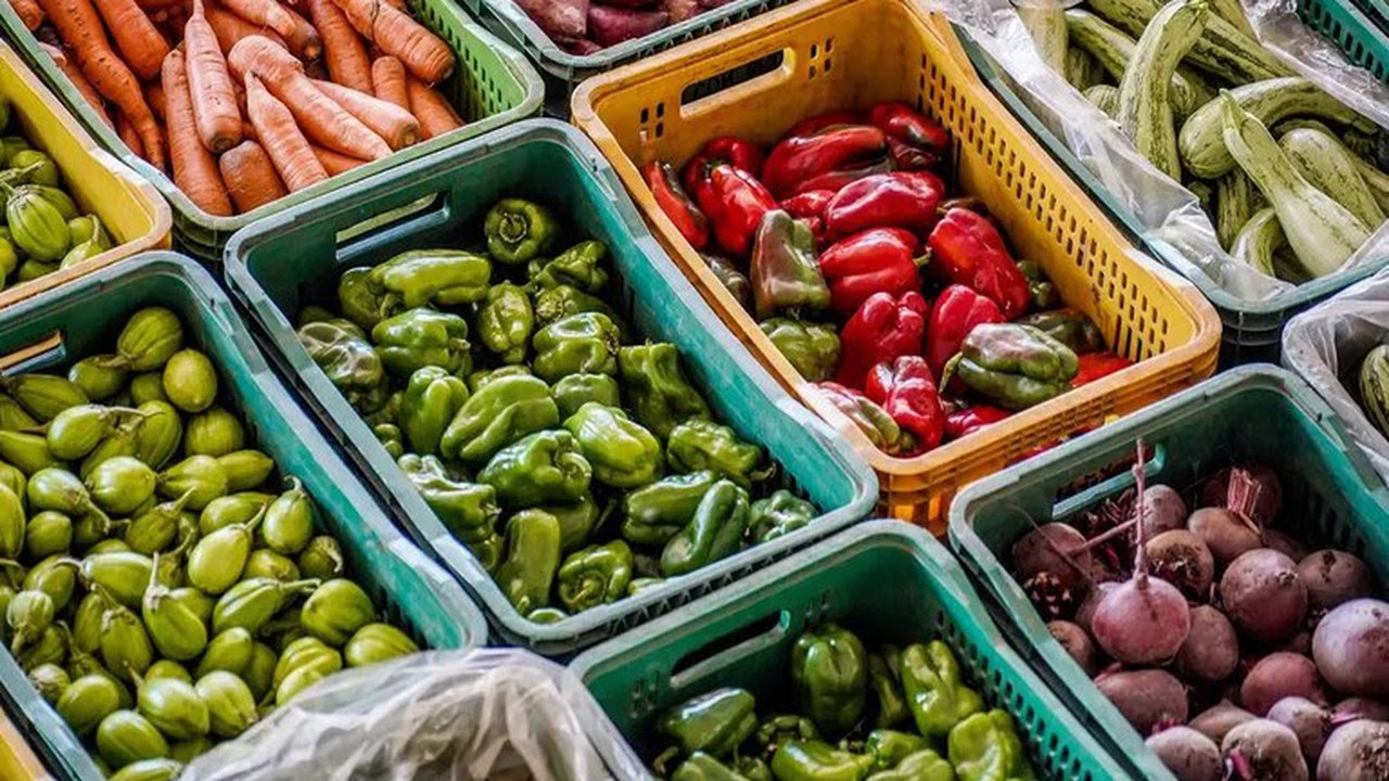 País teve deflação de 0,11% em agosto, puxada por queda em habitação e alimentação