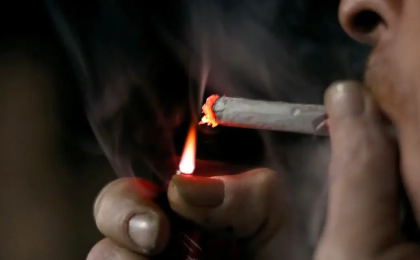 Cigarro pode ser taxado em 250% e cerveja em 46%, estima banco