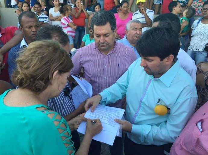Prefeita de Rio Largo realiza sorteio das casas do Barnabé Oiticica