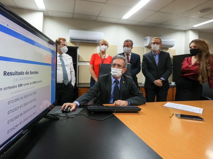 CGJAL sorteia 1.300 processos e distribui para a antiga Vara da Saúde