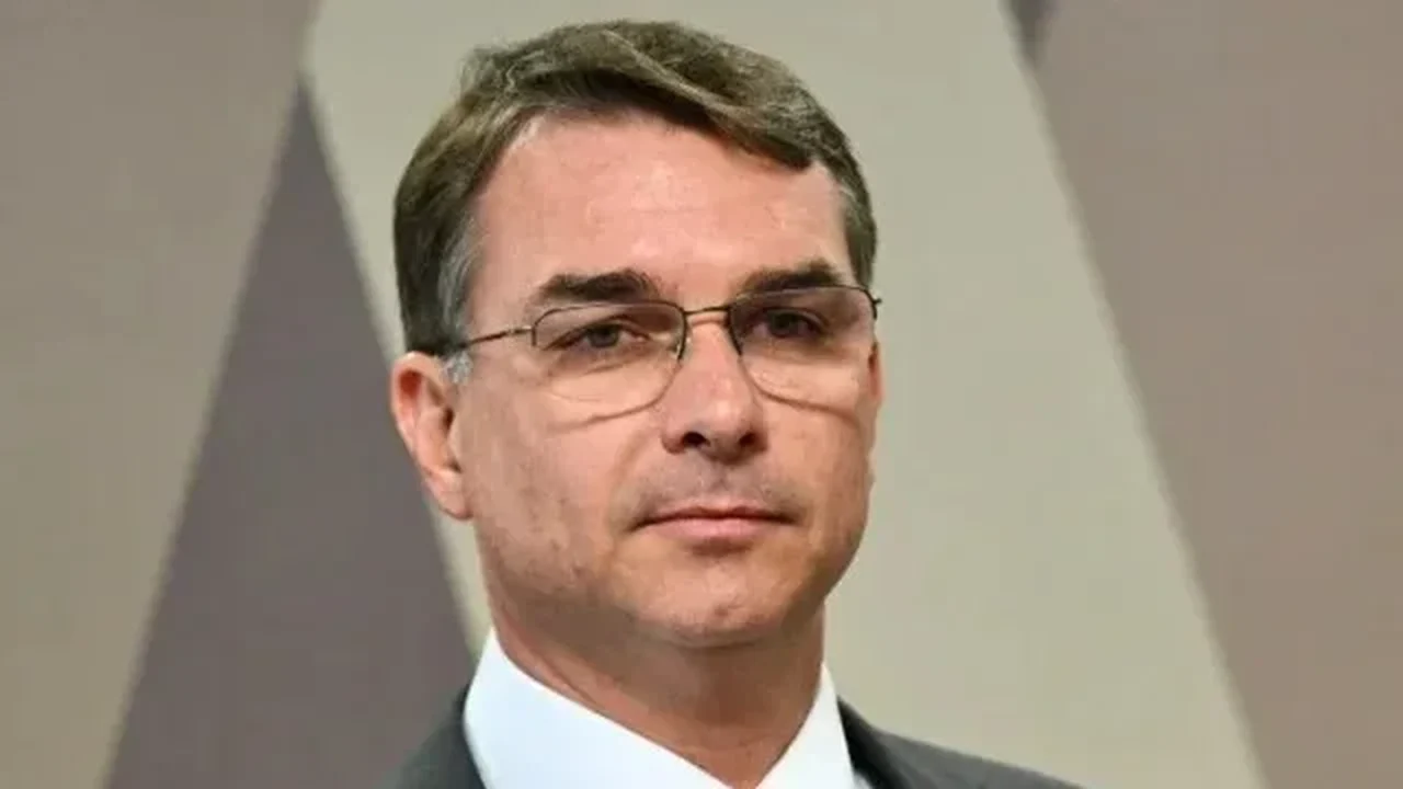 Derrota eleitoral tira Flávio Bolsonaro do Senado e reacende debate sobre foro privilegiado Derrota eleitoral tira Flávio Bolsonaro do Senado e reacende debate sobre foro privilegiado