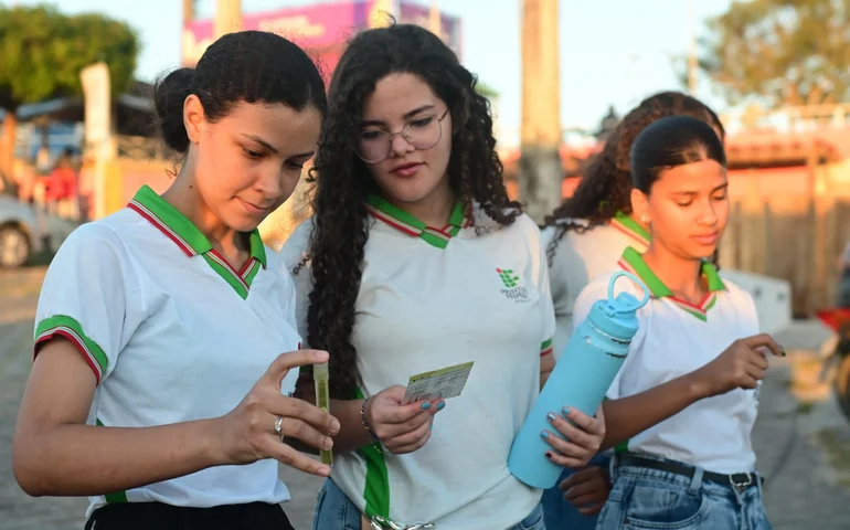 Estudantes do IFAL monitoram águas do Rio São Francisco durante o Circuito Penedo de Cinema
