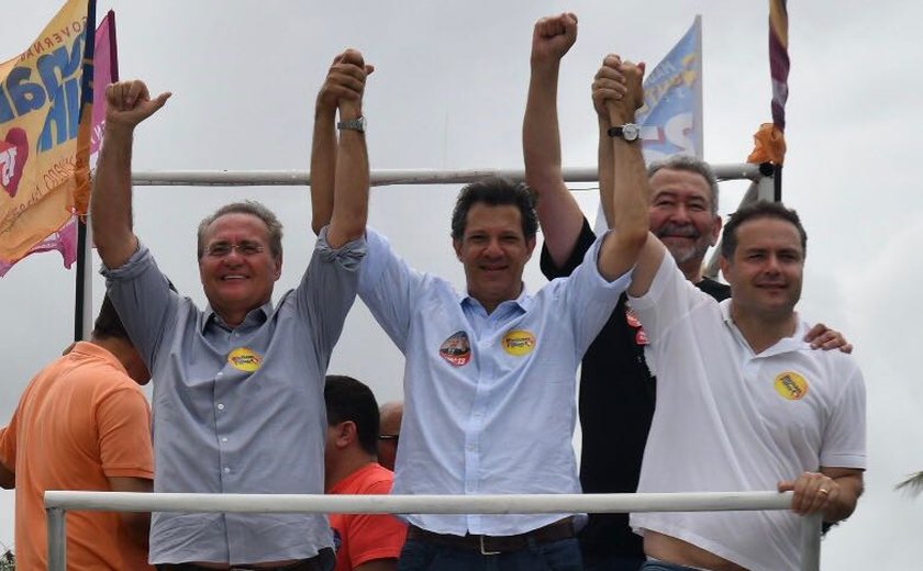 Em dia de campanha no Litoral Norte, caravana do senador Renan percorre quatro municípios da região