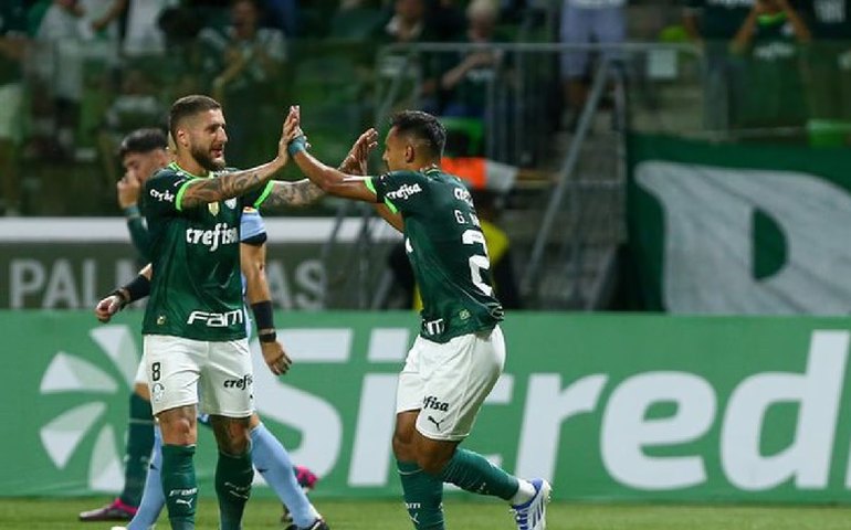 Palmeiras sofre no fim, mas ganha da Ferroviária e retoma liderança geral