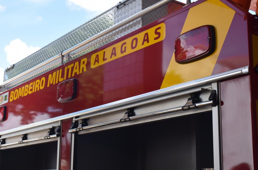 Corpo de Bombeiros atua em acidente de lancha que deixou um morto em Marechal Deodoro