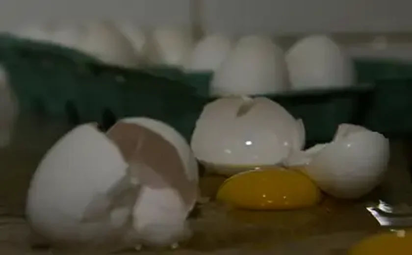 Ovos mexidos: é melhor botar o sal antes ou depois? Um experimento traz a resposta definitiva