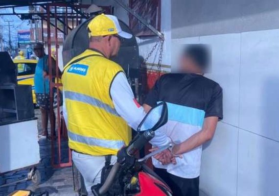 Homem é preso por desacato após dar calote em bar no Benedito Bentes
