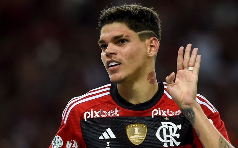 Flamengo derrota Fluminense e abre boa vantagem na decisão do Carioca