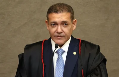 TSE atende Flávio e manda suspender canal do whatsapp Exército do Lula J