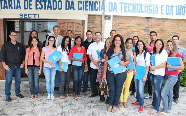 Novos monitores dos telecentros recebem treinamento na Secti