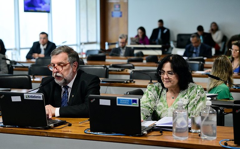 Transporte por aplicativo deve ter carros acessíveis para PcD, aprova CDH