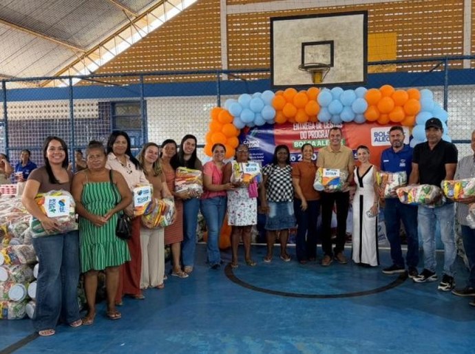 Famílias beneficiárias do Programa Bolsa Alegre recebem as cestas referente ao mês de fevereiro